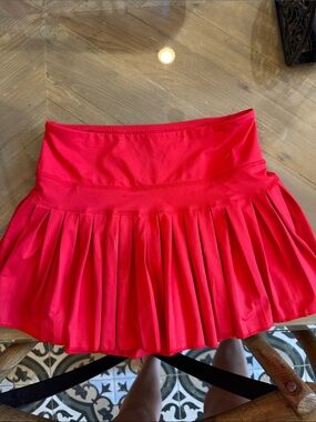 GOLDHINGE Sz S Flattering Red Pleated Skater Skirt